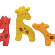 tre giraffe di legno colorate