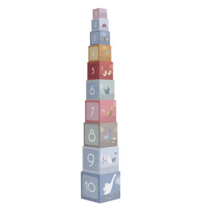 Blocchi impilabili in cartone a tema Little Goose, Little Dutch. Set di 10 blocchi impilati a torre dal più grande al più piccolo che si trova in cima. Ogni blocco riporta un numero da 1 a 10 e un animale dello stagno.