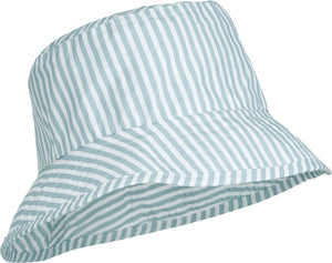 cappellino con tesa a righe bianco e azzurro