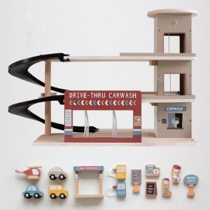Garage Little Railway Collection, garage ampliamento ferroviario. Vista completa del gioco con accessori.