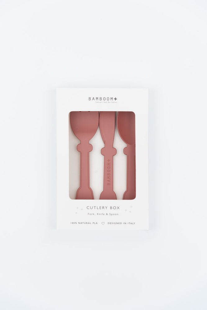 Set di posate (forchetta, coltello, cucchiaio), Bamboom. Variante mattone nella sua confezione di  vendita