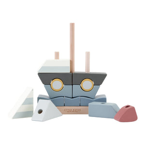 Stacker Sailboat, gioco impilabile a tema barca a vela, in legno di Little Dutch. Gioco scomposto.